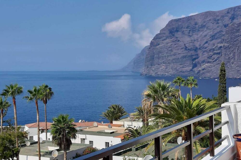 Entire apartment, Apartment with stunning views of the Atlantic and the giants in Los Gigantes, Santiago del Teide
