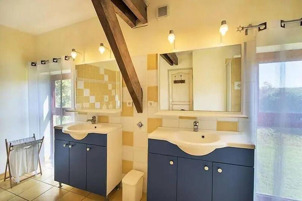 Maison de Charme \"La Tabatière\" 180 M2 - Clim -  12 p - Piscine Privative 12 personnes in Le Buisson-de-Cadouin, Périgord Noir