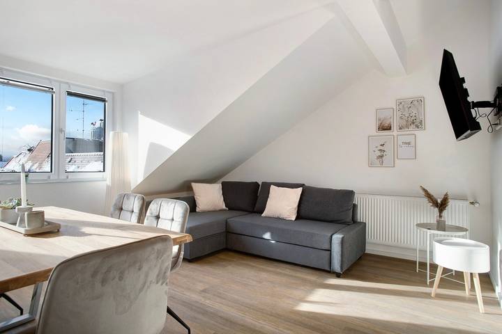 Ganze Wohnung, Ferienwohnung 'Seeblick Und Doch Zentral' mit Seeblick und Wlan in Friedrichshafen, Region Bodensee-Oberschwaben
