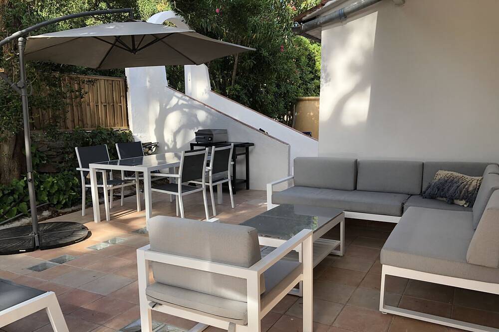 Ganze Wohnung, Le Lotie Apartment T2-35m2 Sea view Balcony Terrace Air conditioned in Hyeres, Parc national Port-Cros