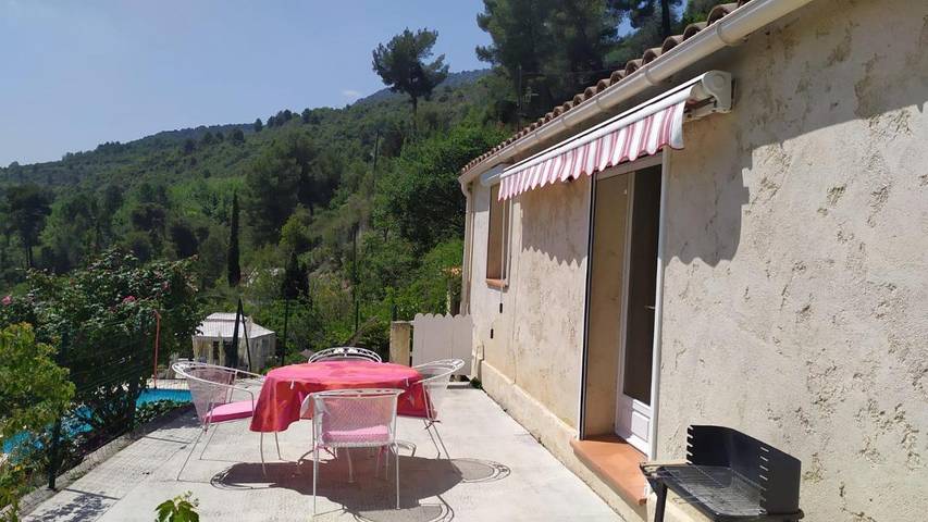 Location de vacances pour 2 personnes, avec jardin ainsi que vue et piscine à Bendejun - 2