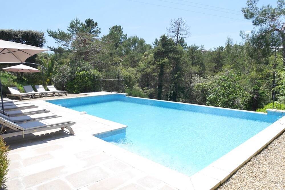 Appartement entier, Villa Verdi  D Appartement Climatise Avec Terrasse Et Jardin Privatif Piscine in Montauroux, Côte méditerranéenne (France)