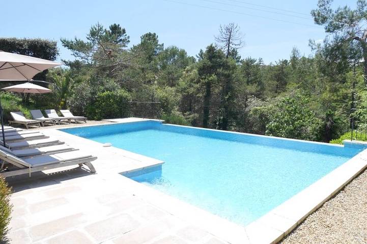 Appartement de vacances pour 4 personnes, avec jardin ainsi que terrasse et piscine