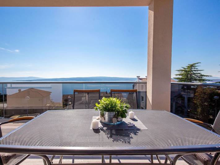 Ferienwohnung für 6 Personen, mit Balkon und Pool in Dramalj