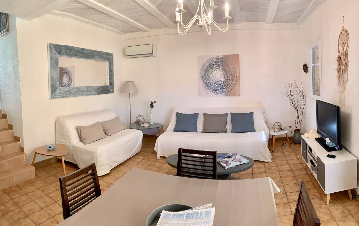 Appartement de vacances entier, Maison 4 pièces climatisée - 6 personnes - Résidence avec piscine, terrain de tennis et terrain de pétanque. in Le Lavandou, Région de Toulon