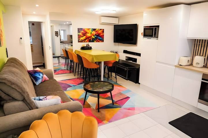 Apartamento entero, 3-bedroom apartment, 50 m², with a waterfront view right outside the windows, parking, close to the beaches, and air-conditioned in Le Barcarès, Côte d'Améthyste
