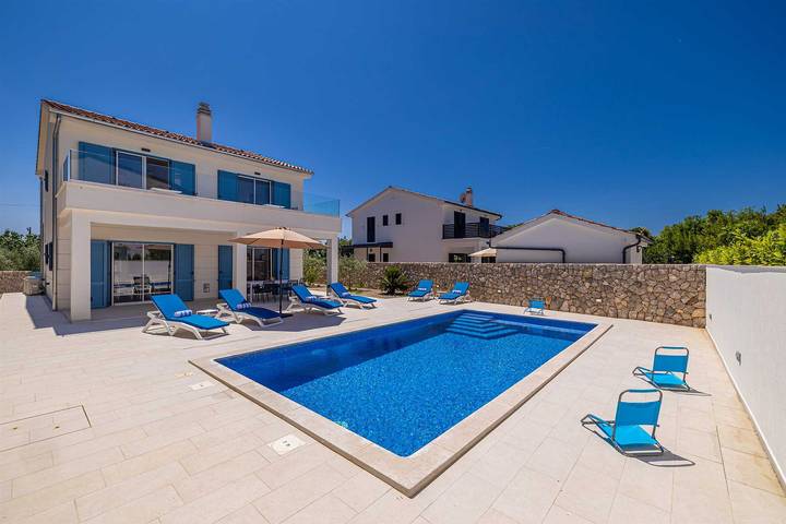 Apartament wakacyjny dla 6 osób, z ogród i basen, Dla rodziny w Kras