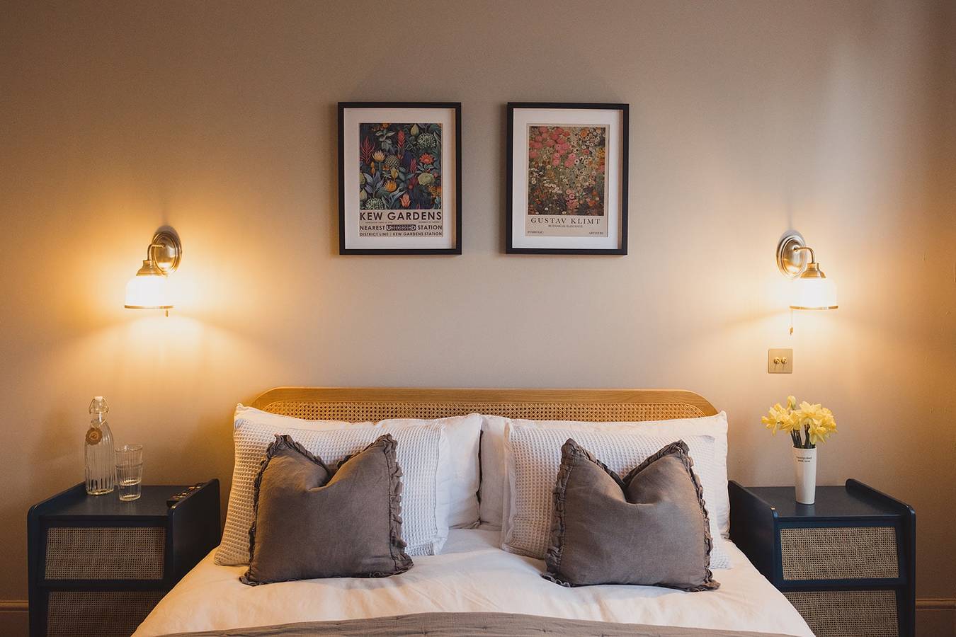 Luxury House sleeps 14 with Secret Bar near Bath in Warminster, Wiltshire