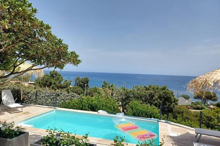 Location de vacances pour 6 personnes, avec jardin et terrasse à Sari-Solenzara