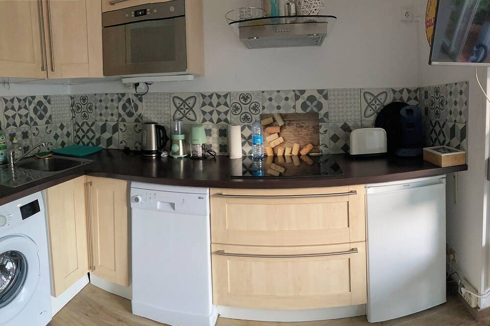 Appartement entier, Studio avec jardin proche  du port et centre in Sausset-les-Pins, Région d'Istres