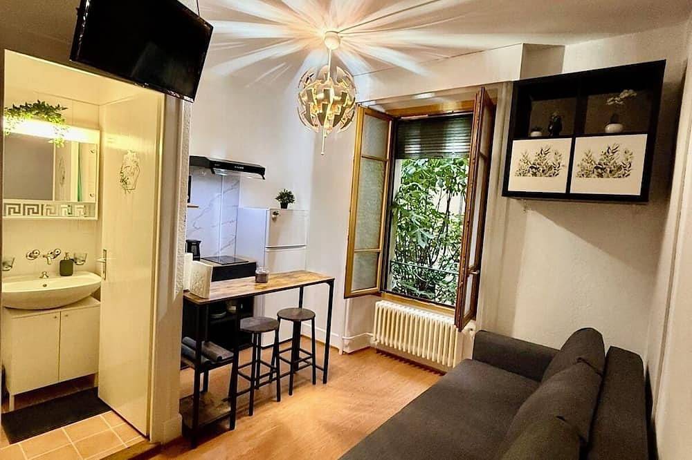 Appartamento intero, **2 min from the Jet d'Eau | Renovated 24m² studio apartment, Geneva center **) in Les Eaux-Vives, Ginevra