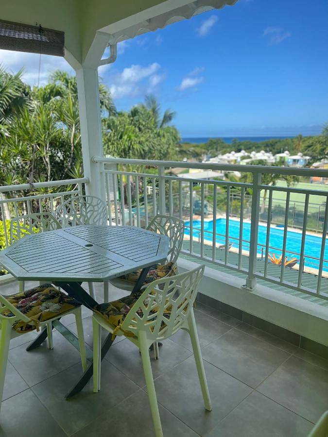 Appartement de vacances pour 2 personnes, avec jardin et terrasse ainsi que vue et piscine