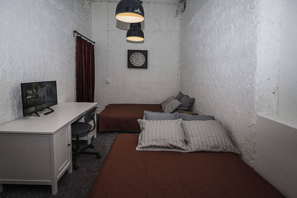 Entire apartment, 3-Bedroom, Central, Own Entrance, Clean Loft-Styled Flat! in Stockholm, Swedish Baltic Sea