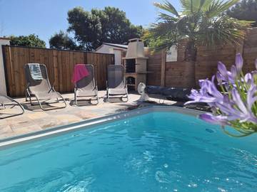 Gîte pour 12 personnes, avec piscine ainsi que jardin et vue, animaux acceptés à Peyrole