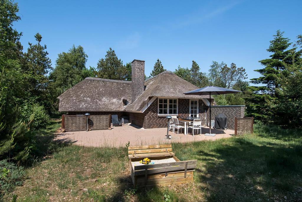 Charmerende stråtækt stenhus for familien med hund in Nørre Nebel, Varde Kommune