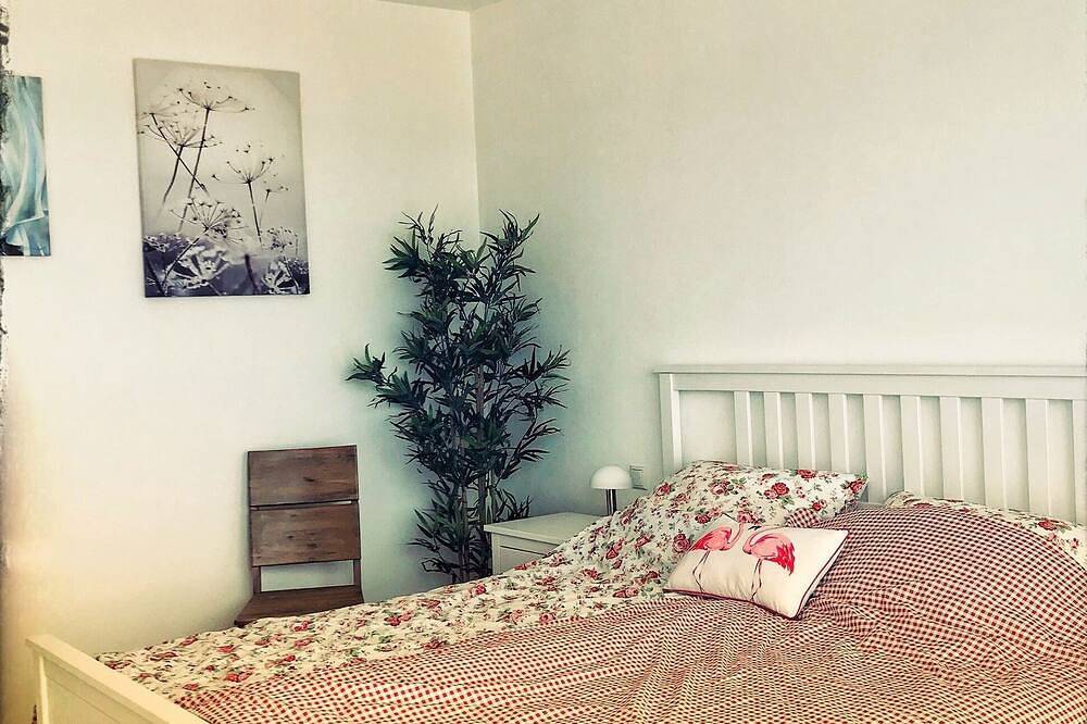 Ganze Wohnung, Neue und moderne 74qm große Ferienwohnung mit Balkon und himmlischem Blick auf den Brombachsee (barrierefrei, erreichbar über Aufzug) in Pleinfeld, Fränkisches Seenland