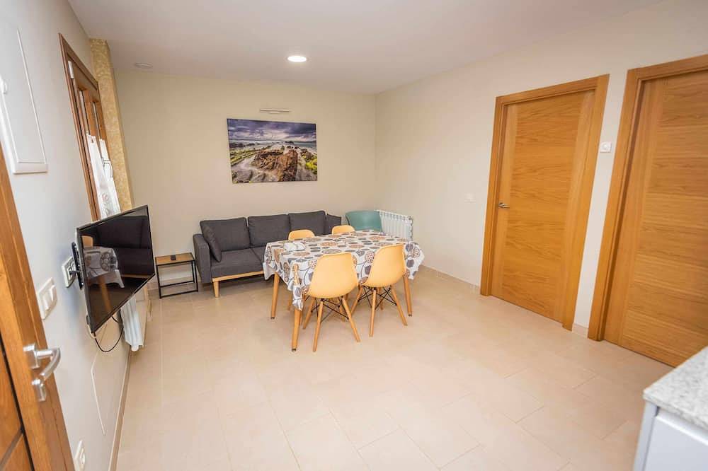 Apartamento entero, Apartamento 7:Porche con vistas a piscina y jardín in Tapia de Casariego, Costa Verde