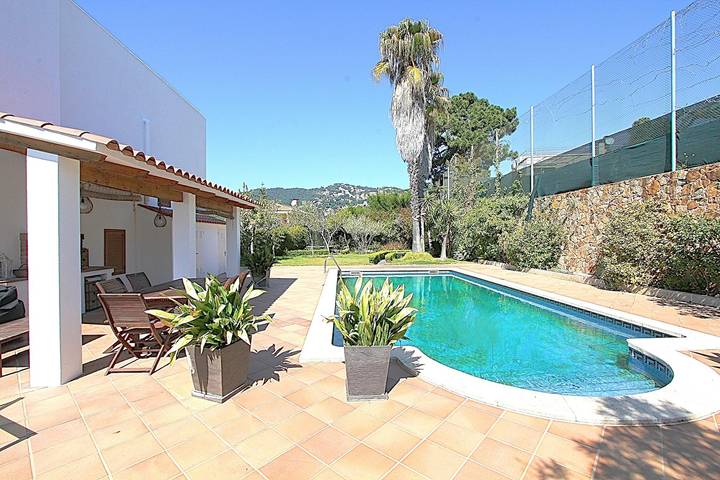 Casa rural para 8 personas, con vistas al mar además de jardín y terraza, Se admiten mascotas en Canyelles - 2