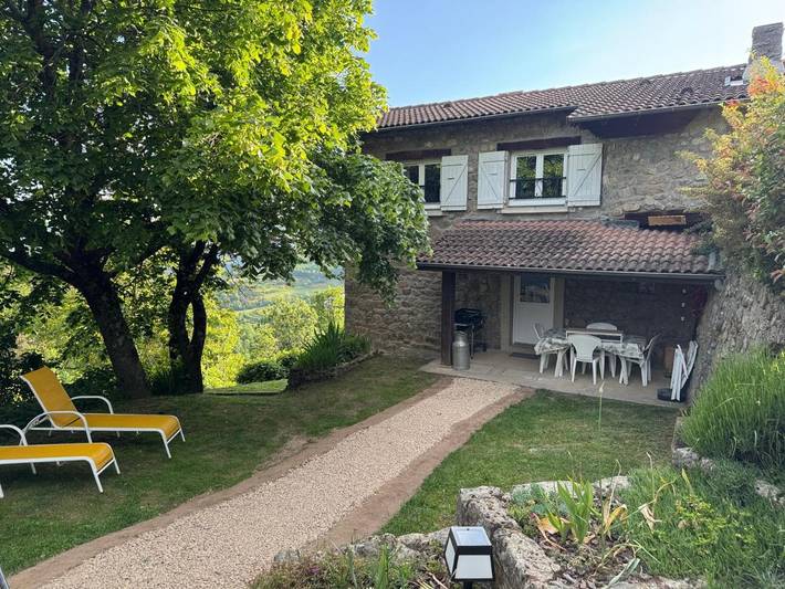 Location de vacances pour 5 personnes, avec vue et jardin, adapté aux familles à Nozières - 3