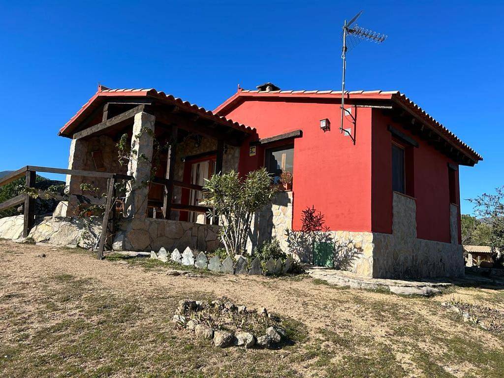 Casa Rural Roja in El Tiemblo, Provincia de Ávila