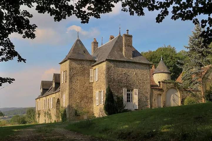 Château pour 8 personnes, avec jardin et piscine dans Nièvre