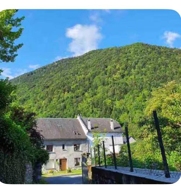 Gîte pour 12 personnes, avec Terrasse ainsi que Jardin et Vue à Guchen