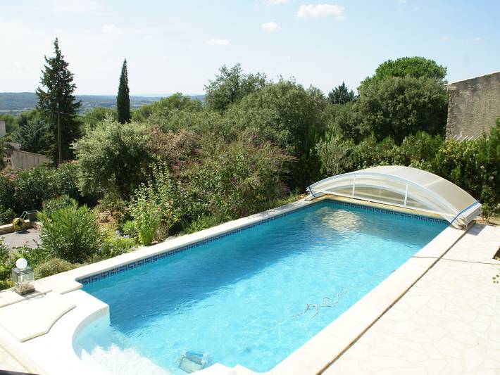 Location de vacances pour 3 personnes, avec Terrasse ainsi que Jardin et Piscine à Saint-Maximin (Nimes)