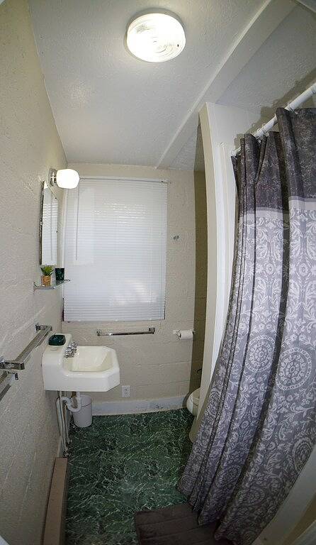 Vacation house for 20 people, with yard and balcony in Fontana Lake