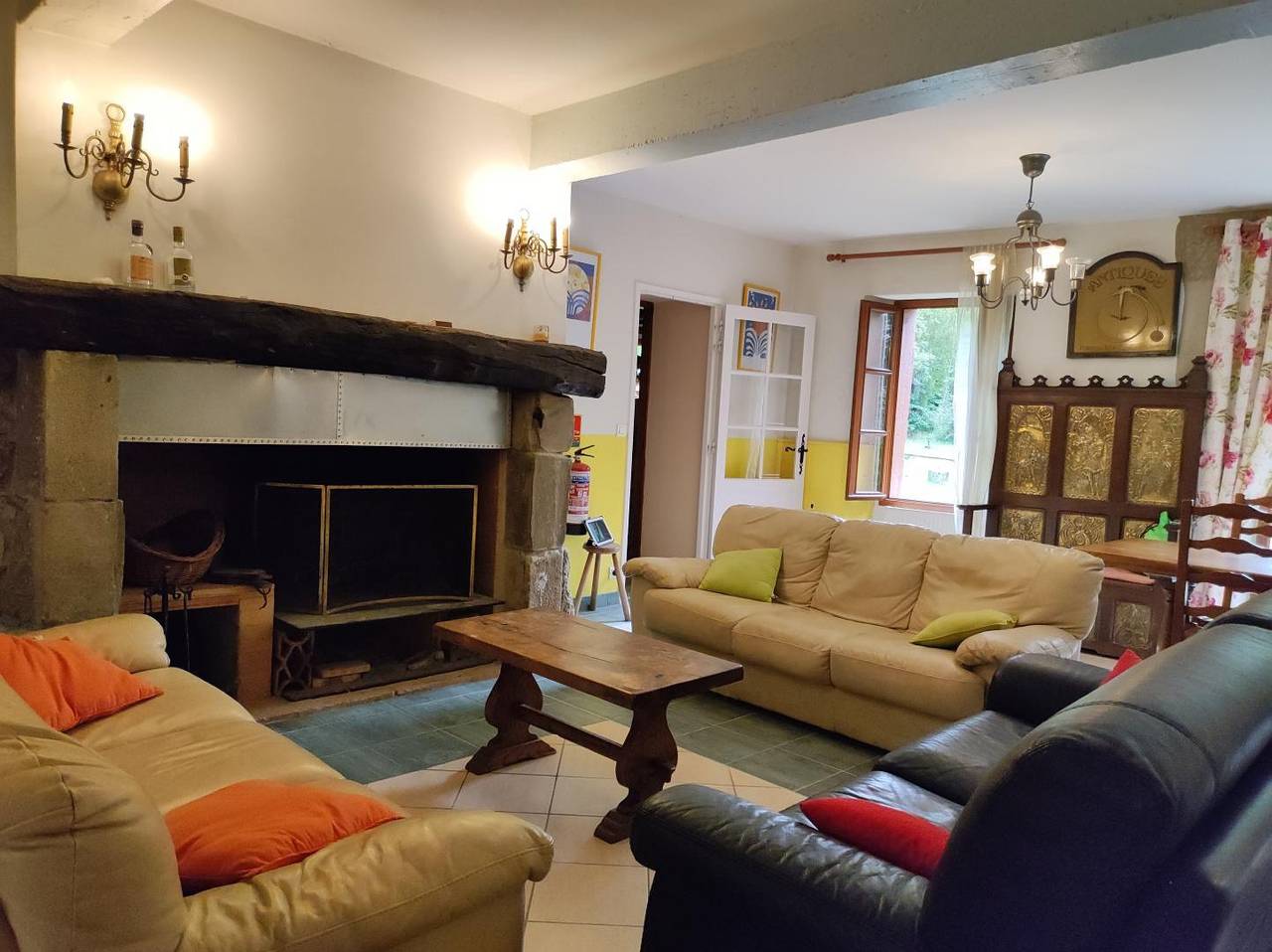 Gîte für 13 Personen mit Whirlpool in Ségura, Ariège