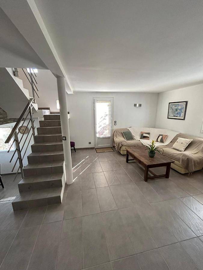 Gîte pour 4 personnes, avec vue et piscine ainsi que jardin et terrasse à Cabasse - 3
