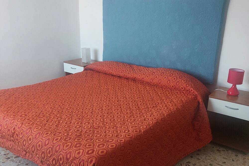 Villa close to the sea with terrace and free parking  in Licinella - Torre di Paestum, Cilento