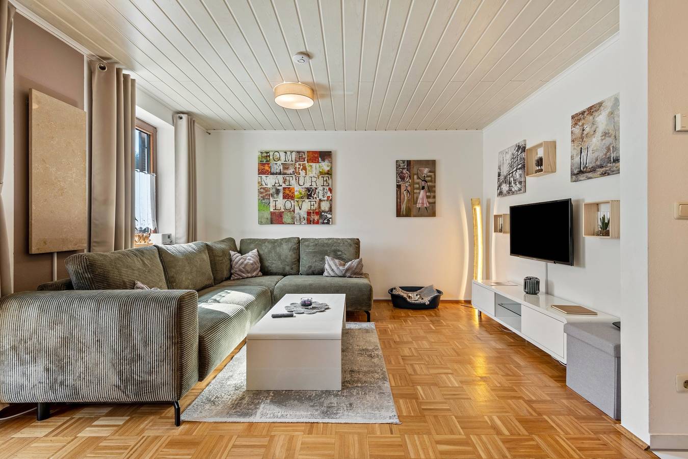 Apartamento entero, Apartamento vacacional 'Apartamento con terraza - Se admiten perros' con vistas a la montaña, terraza y Wi-Fi in Falkenstein ( Cham), Baviera Oriental