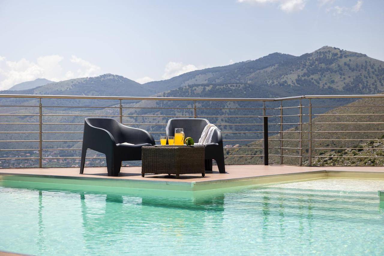 Villa vista mare con piscina privata a Mondello in Palermo, Provincia di Palermo