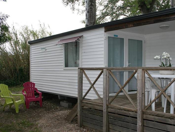 Mobil home pour 4 personnes, avec bassin pour enfant, animaux acceptés à Latour-de-France - 2