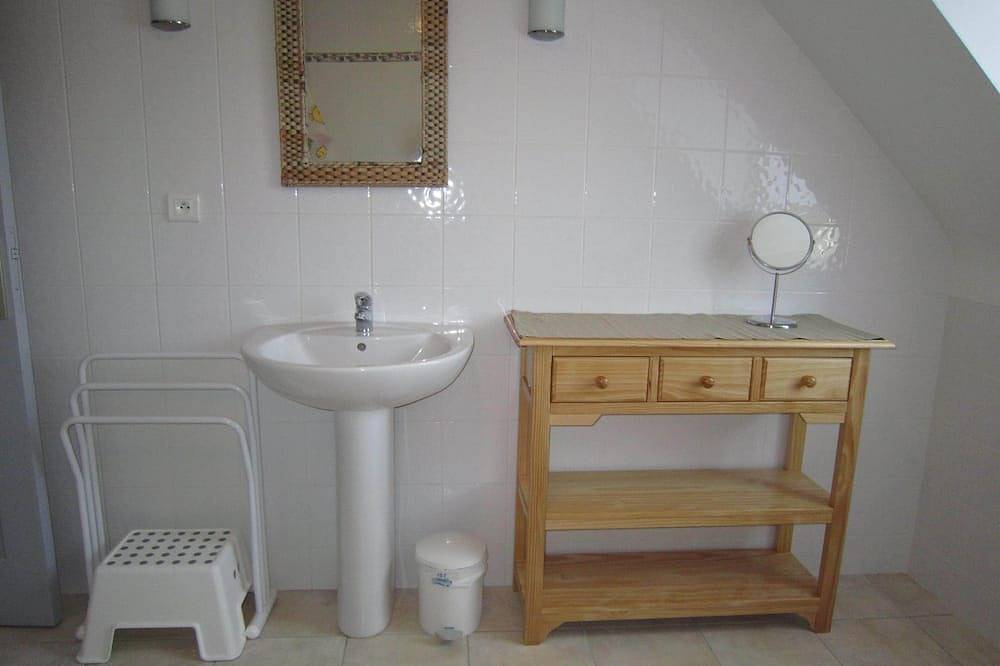 Ty Maria fisherman's house near the beach and Guilvinec in Treffiagat, Côte de Cornouaille