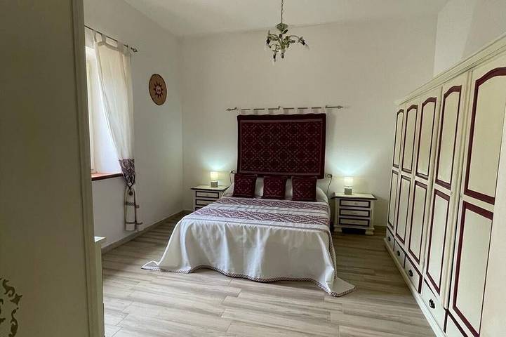 Casa vacanze Nuraghe. Spaziosa e confortevole casa singola. Cin in Orosei, Golfo di Orosei