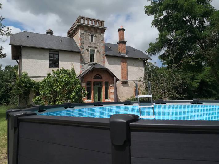 Domaine de l'Île: Maison historique avec piscine et Wi-Fi in Boulleret, Région de Bourges