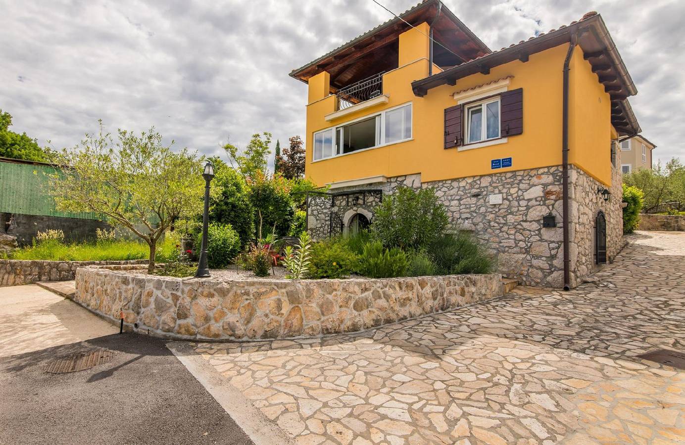 Ganze Ferienwohnung, Appartement in Soline mit Großer Terrasse in Soline, Krk