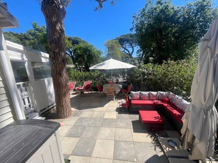 Camping pour 6 personnes, avec Terrasse et Jardin ainsi que Piscine et Vue à Ramatuelle