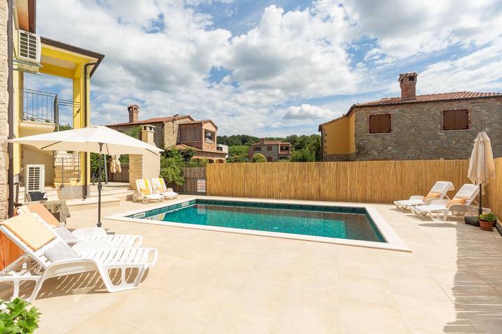 Ferienhaus für 6 Personen, mit Garten und Balkon in Kastelir - 3