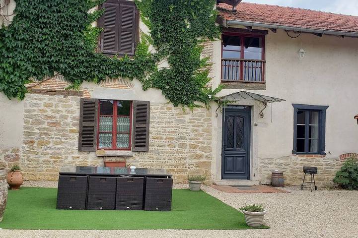 Location de vacances pour 9 personnes, avec jardin à Foissiat