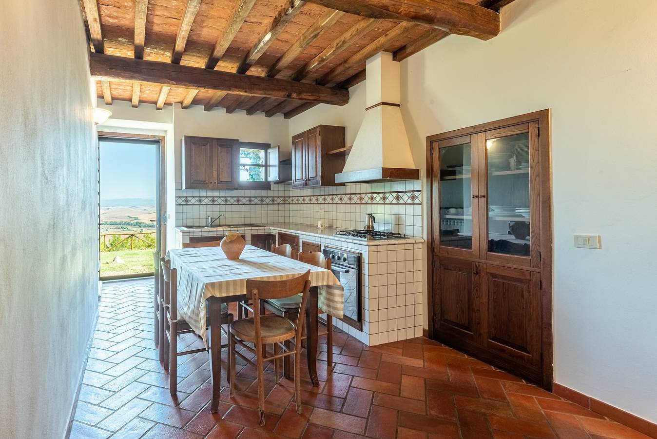 Ganze Wohnung, Apartment 'Giardino Su Siena' mit Blick auf die Hügel, Gemeinschaftsgarten und Wlan in Monteroni d'Arbia, Siena Provinz