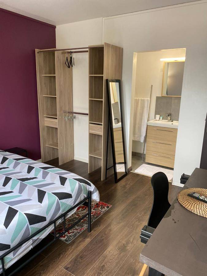 Appartement entier, Double Room with Balcony in Vandœuvre-lès-Nancy, Région de Nancy