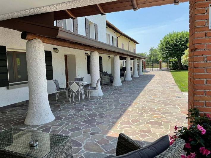 Location de vacances pour 6 personnes, avec vue ainsi que jardin et piscine à Codroipo - 2