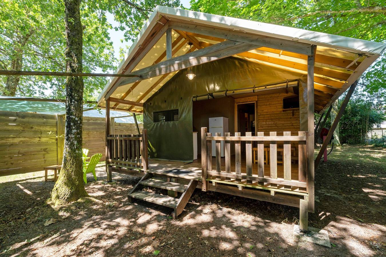 'Lodge 2' with shared pool, private terrace and shared garden in Lesperon, Landes