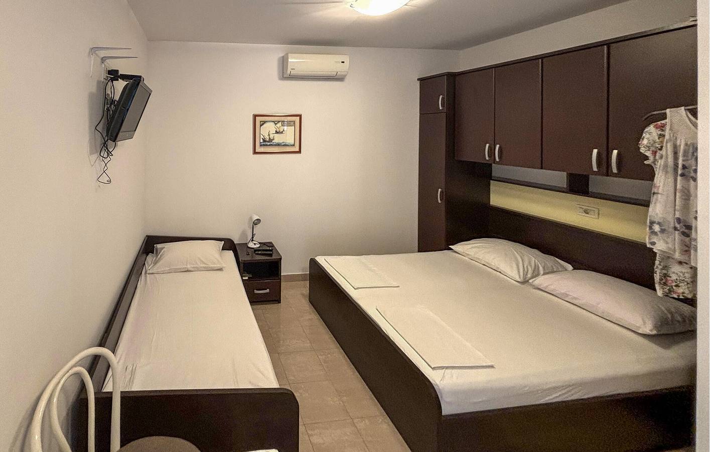 Ganze Ferienwohnung, Apartment mit Meerblick, Terrasse, WLAN, Klimaanlage und Parkplatz in Drvenik, Makarska Riviera