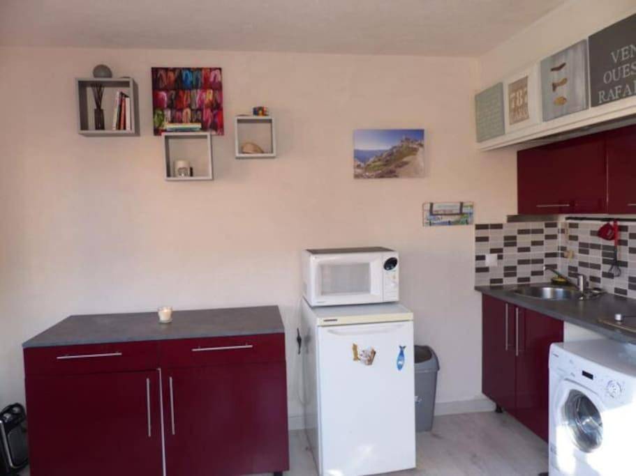 Appartement entier, Charmant Studio climatisé au cœur du Parc Naturel des îles du Frioul in Frioul archipelago, Marseille