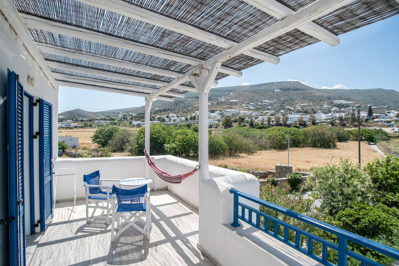 Ganzes Studio, Einzimmerapartment 'Livadia Seaside Studios 14' mit Gemeinschaftsterrasse, Wlan und Klimaanlage in Parikia, Paros
