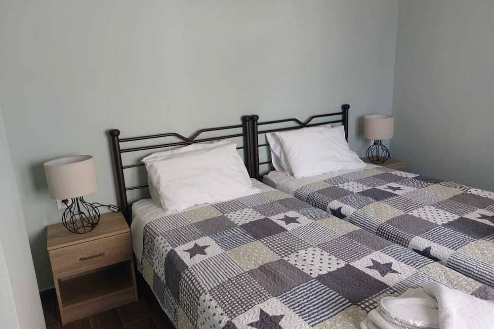 Ganze Wohnung,  Omega Rooms Anaxos family run apartments with pool just 400m to the beach in Petra (Griechenland), Lesbos