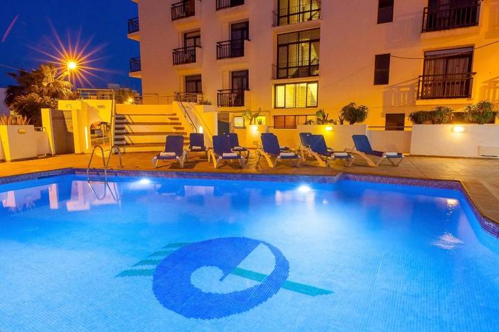 Hôtel pour 2 personnes, avec piscine et balcon